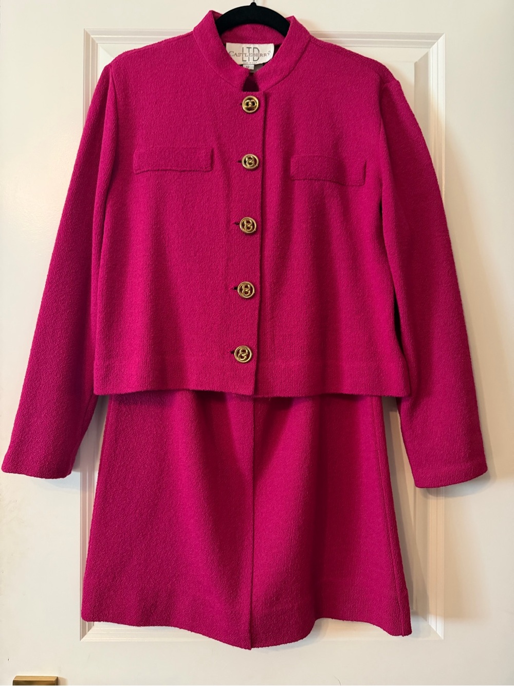 Women’s Vintage gorgeous Castleberry Fushia suit size 12 wonderful